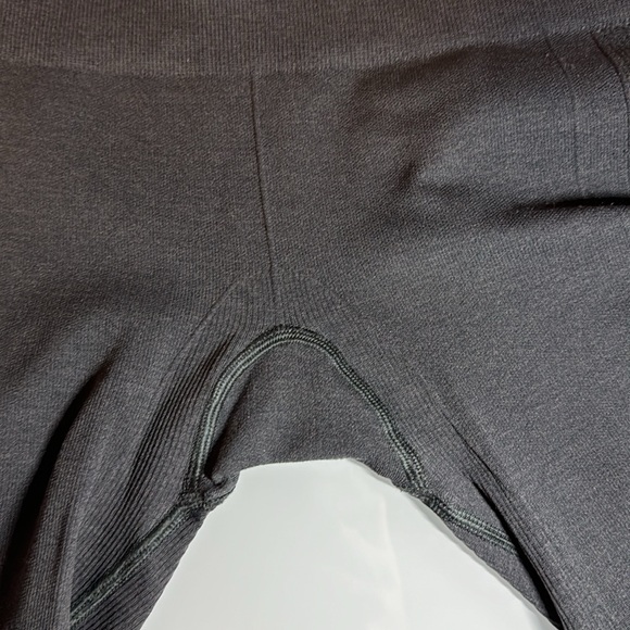 Lululemon Athletica charcoal cropped ribbed leggings size 2 - Picture 7 of 10